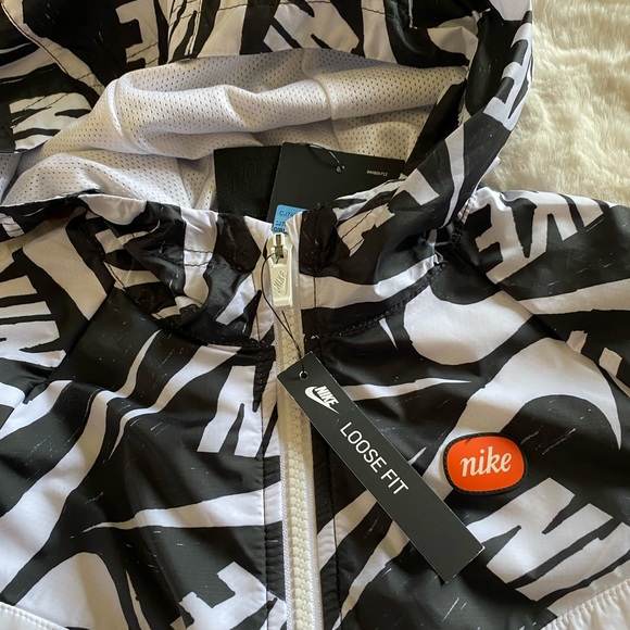 Girls Nike jacket 🧥 NWT - Picture 2 of 4